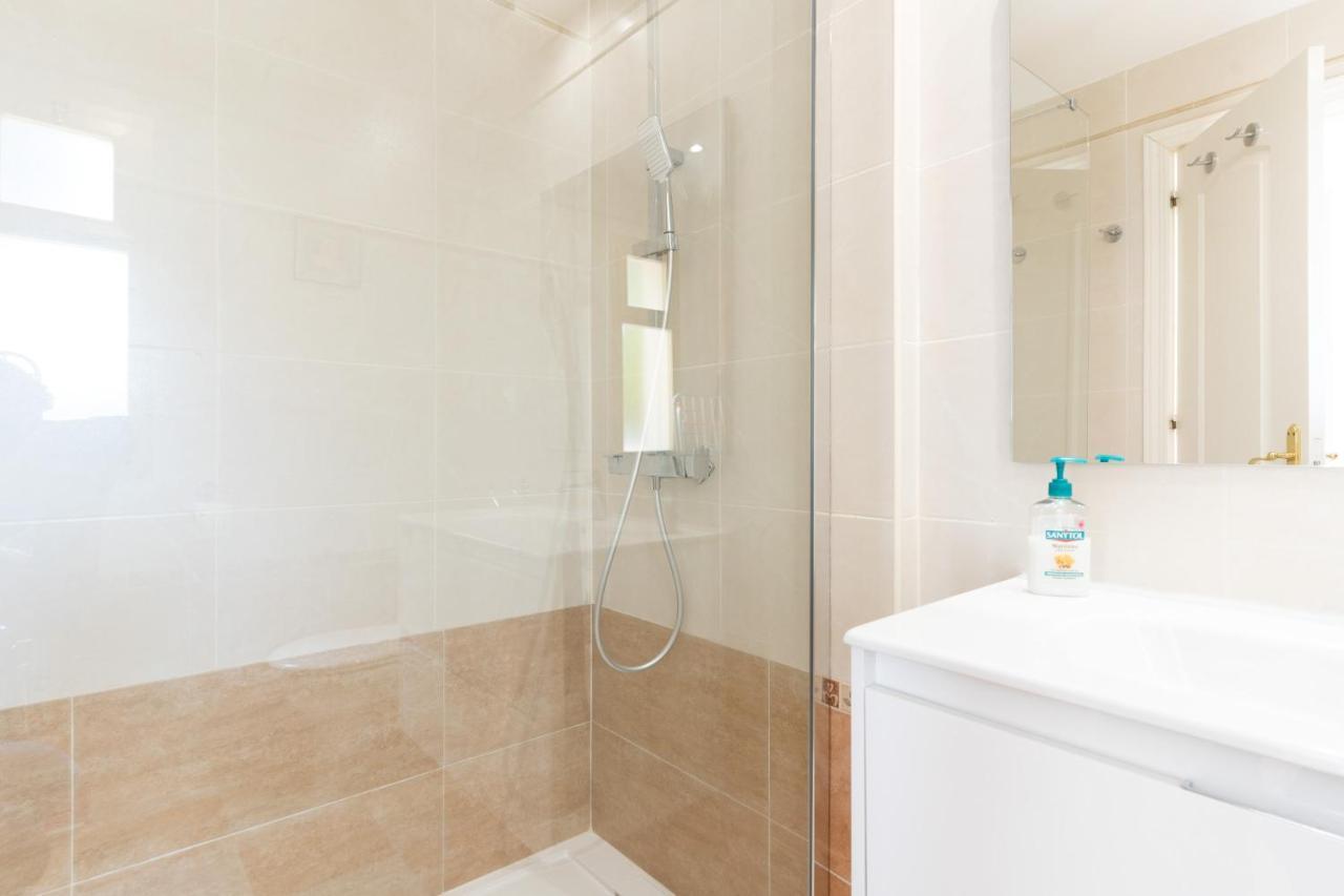 شقة Romana Playa Studio With Sea View ماربيا المظهر الخارجي الصورة